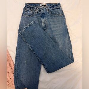 The Abercrombie & Fitch 90s Straight Ultra High Rise Jeans in Curve Love